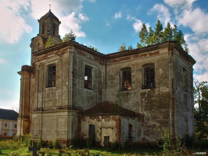Łyskava. Catholic church of the Holy Trinity and the Monastery of Missionary