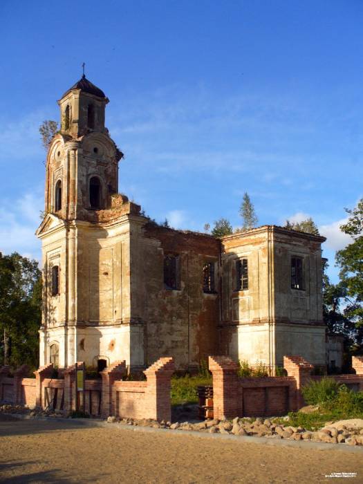Łyskava. Catholic church of the Holy Trinity and the Monastery of Missionary