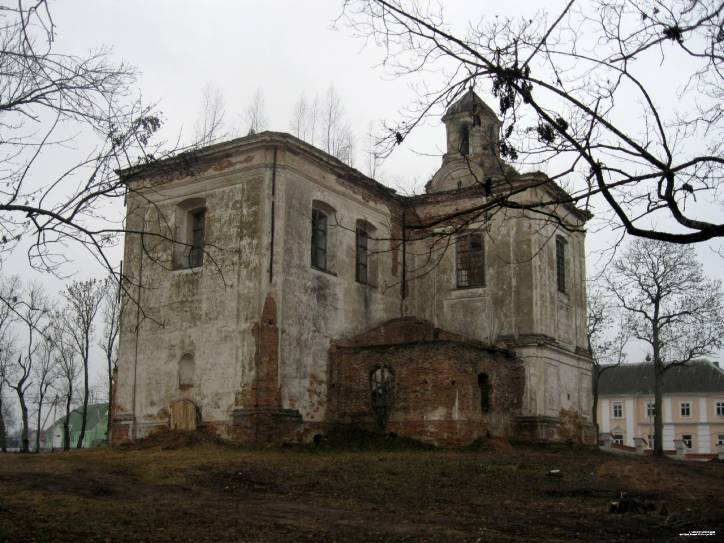 Łyskava. Catholic church of the Holy Trinity and the Monastery of Missionary