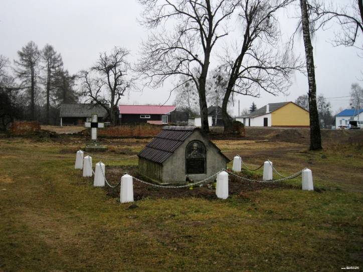 Łyskava. Catholic church of the Holy Trinity and the Monastery of Missionary