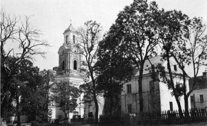 Łyskava. Catholic church of the Holy Trinity and the Monastery of Missionary