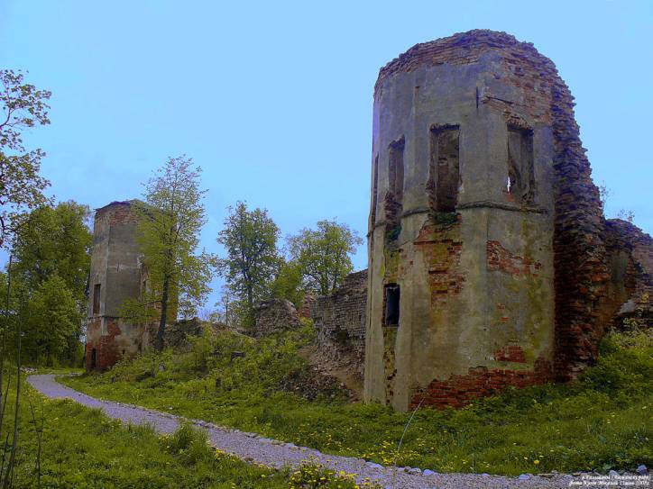 Halšany.  Castle of Sapieha, ruins