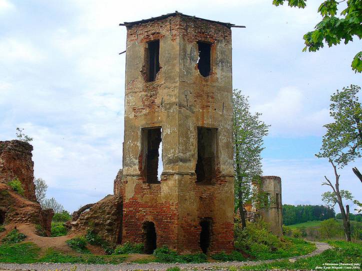 Halšany.  Castle of Sapieha, ruins