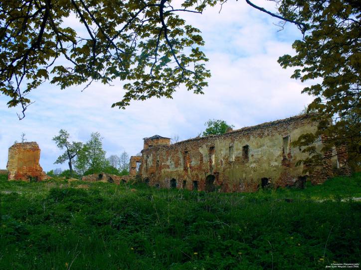Halšany.  Castle of Sapieha, ruins