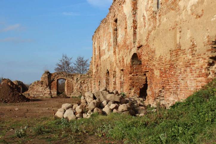Halšany.  Castle of Sapieha, ruins