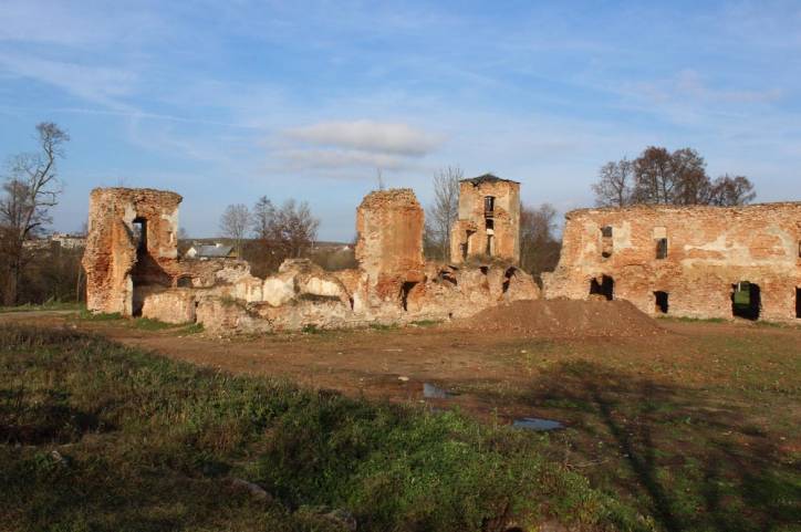 Halšany.  Castle of Sapieha, ruins
