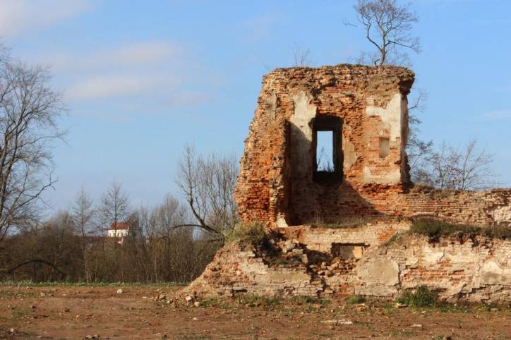 Halšany.  Castle of Sapieha, ruins