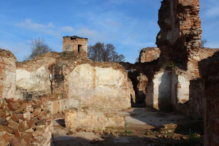 Halšany.  Castle of Sapieha, ruins