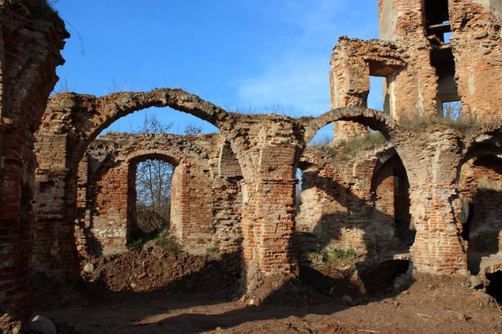 Halšany.  Castle of Sapieha, ruins