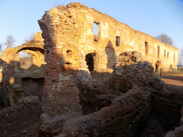 Halšany.  Castle of Sapieha, ruins