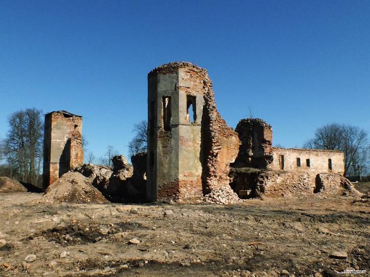 Halšany.  Castle of Sapieha, ruins