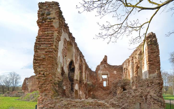 Halšany.  Castle of Sapieha, ruins